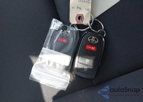 2025 Toyota Corolla Cross Le z USA, uszkodzony, nr VIN 7MUBAABG6SV124768